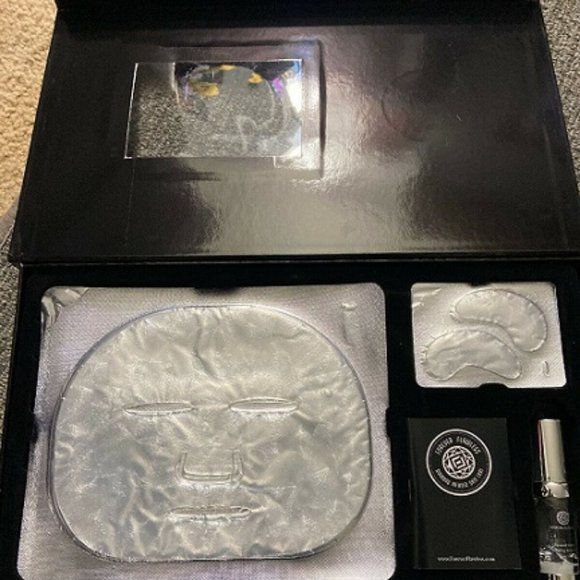 Forever Flawless Diamond Age-Defying Beauty Kit - Picture 3 of 9